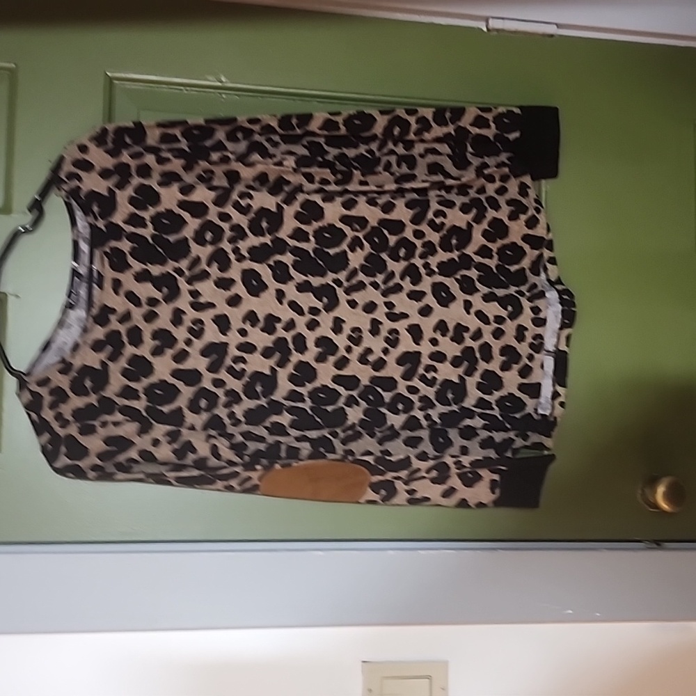 Pink Clover lepord print sweater size M